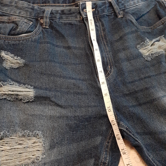 American Eagle Slim Cut Off Men's Jean Shorts. - Picture 6 of 7
